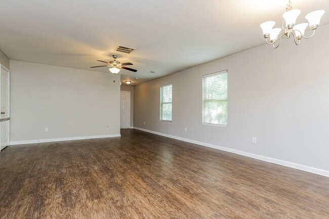 Photo - 255 Eagles Pkwy