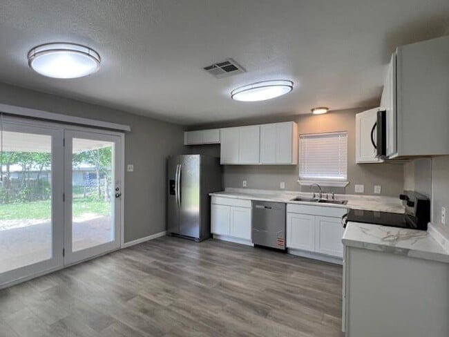 Photo - 1212 La Porte Dr