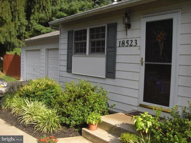 Building Photo - 18523 Mountain Laurel Terrace