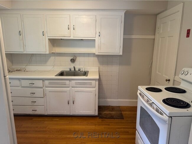 Photo - 161 Hunnewell St