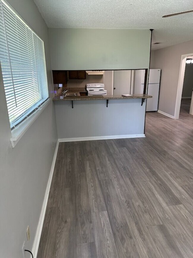 Photo - 715 Hewitt Rd Unit 715 Hewitt Road, #B