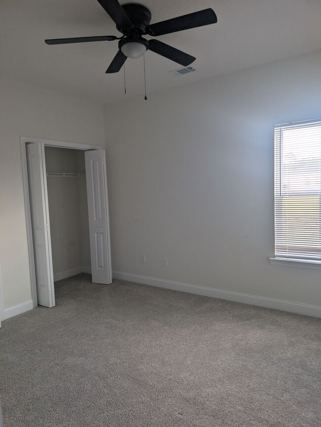 Photo - ? CATCH OUR FALL MOVE IN SPECIAL BEFORE IT...