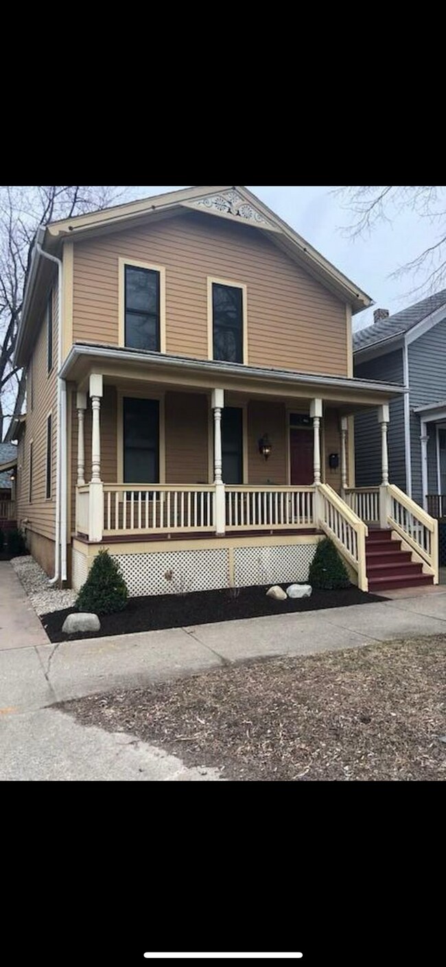 Photo - 825 W Washington Blvd House