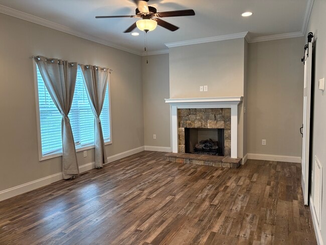 Photo - 185 Ridge Pointe Dr