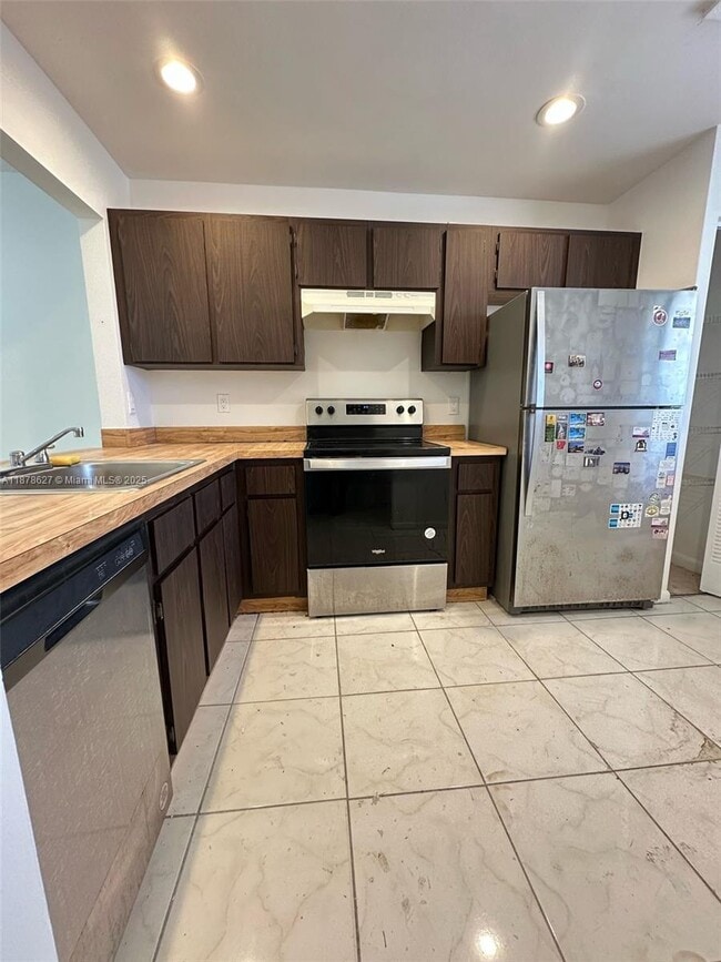 Photo - 861 NE 209th Terrace Unidad 203