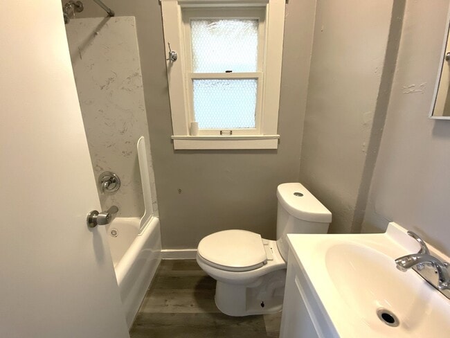 2042-2046 International Blvd