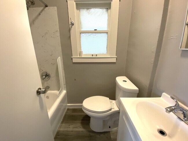 Photo - 2044 International Blvd - Sunny Studios an...