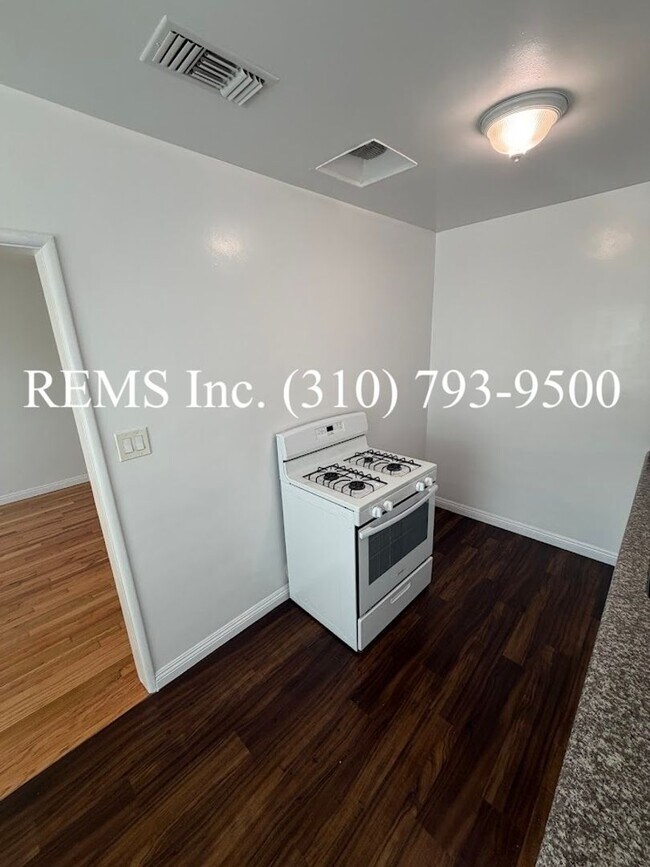 938 S Oak St Unit 938-2