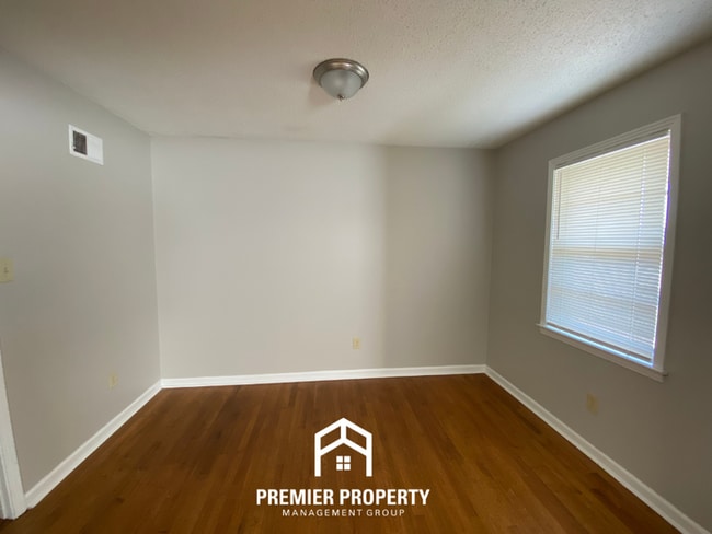 Photo - Spacious 4BR/2BA Home w/ Hardwood Floors & Fenced Yard in Memphis