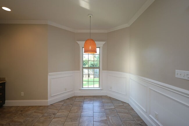 Photo - 4220 Bowen Way