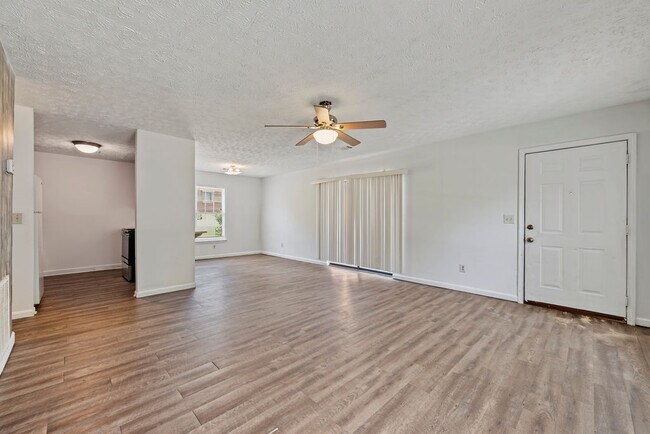 Photo - 2501 Riverchase Crossing NE