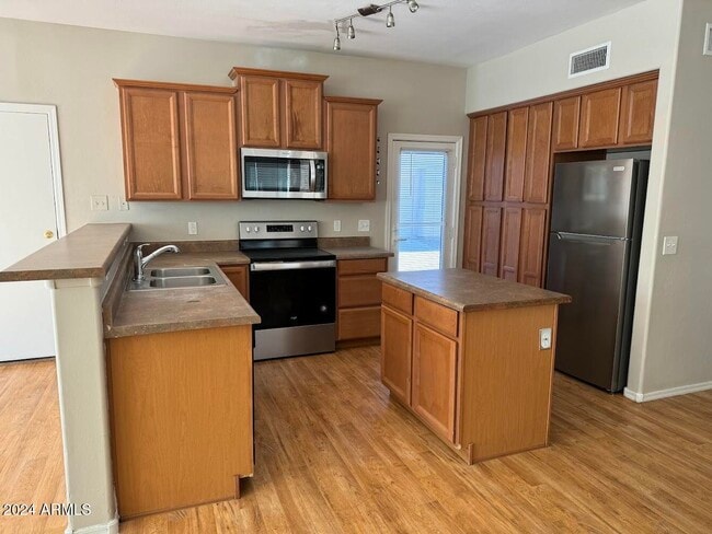 Photo - 4225 W Irwin Ave