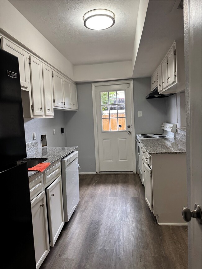 Photo - 7925 Grove Ridge Dr