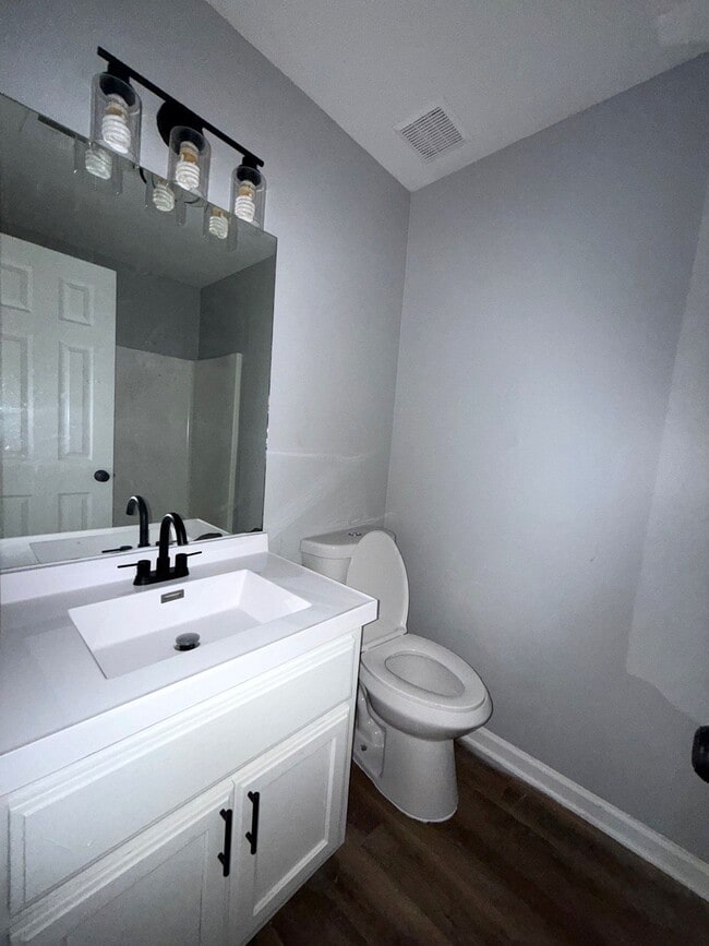 Photo - 312 N College St
