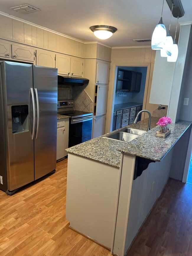 Photo - 867 Belden Dr