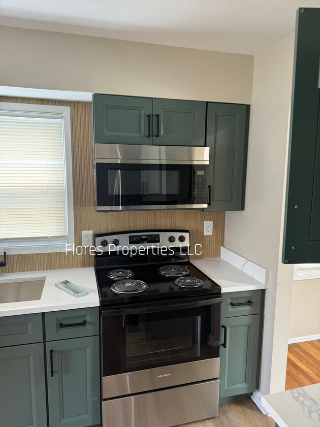 Photo - 1136 Pauline Ave