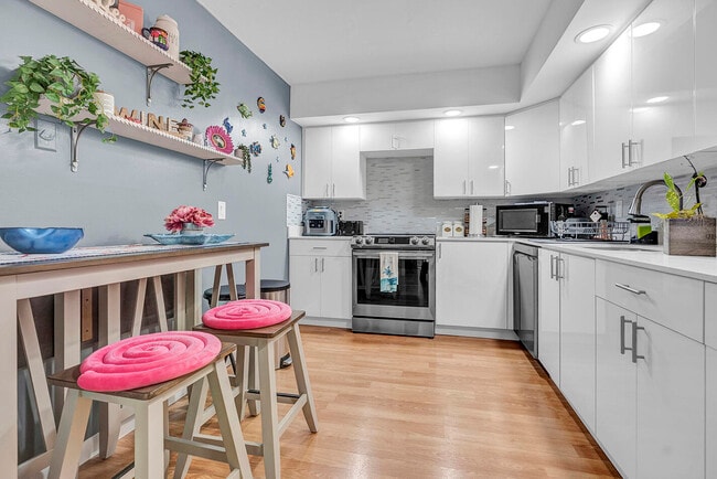 Building Photo - 1904 S Ocean Dr Unit 201