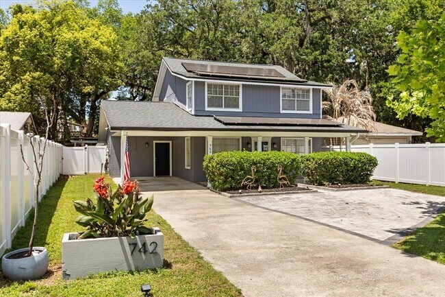 Photo - 742 N Westmoreland Dr