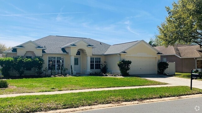 Building Photo - Lovely 4/2 in the Gated Lake Fisher Estate... Rental