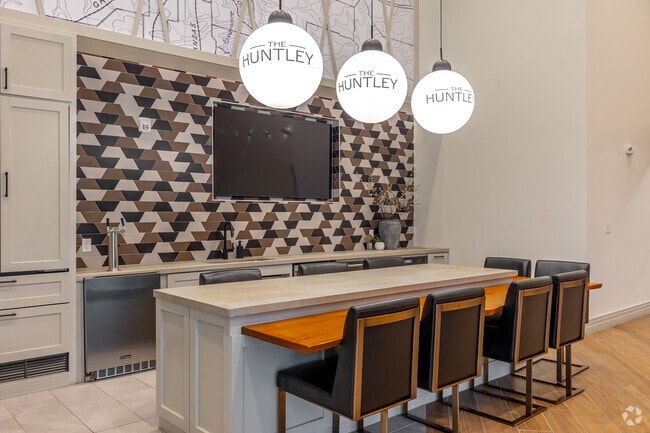 Casa club - The Huntley