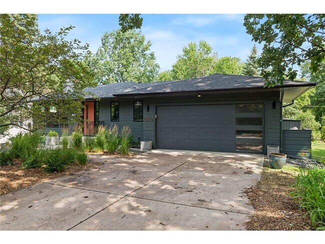 Photo - 6216 Maloney Ave