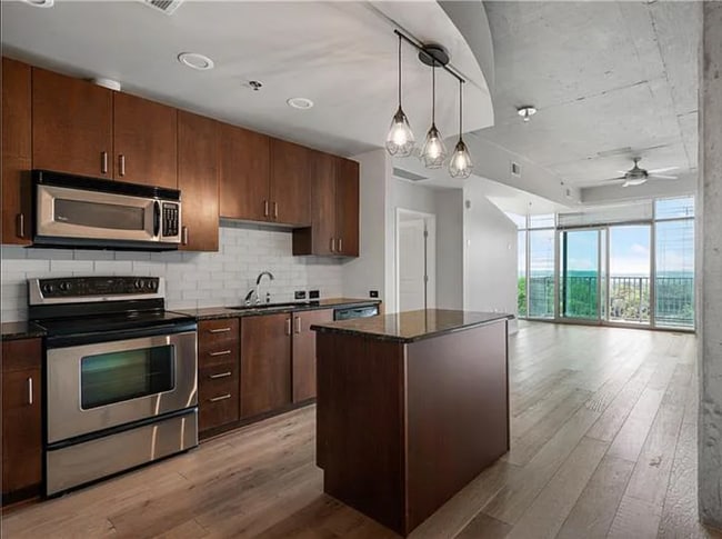 Building Photo - 250 Pharr Rd NE Unit 916