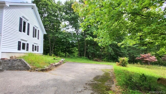 Photo - 19 Friendship Ln