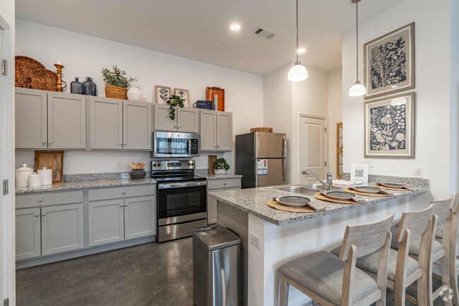 2BR, 2BA - 926SF - Kitchen