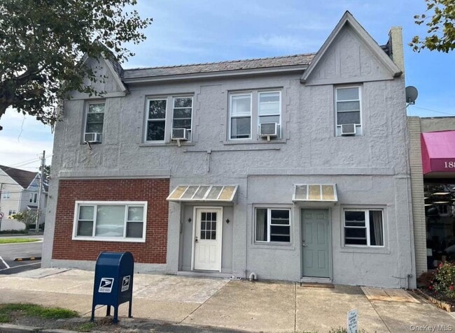 Building Photo - 1885 Park St Rental