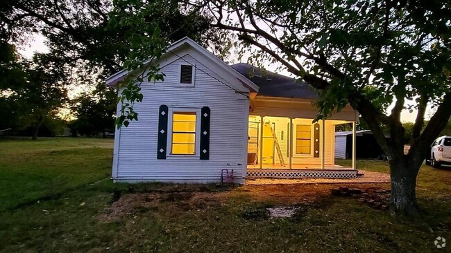 Building Photo - 139 N 2nd St Rental