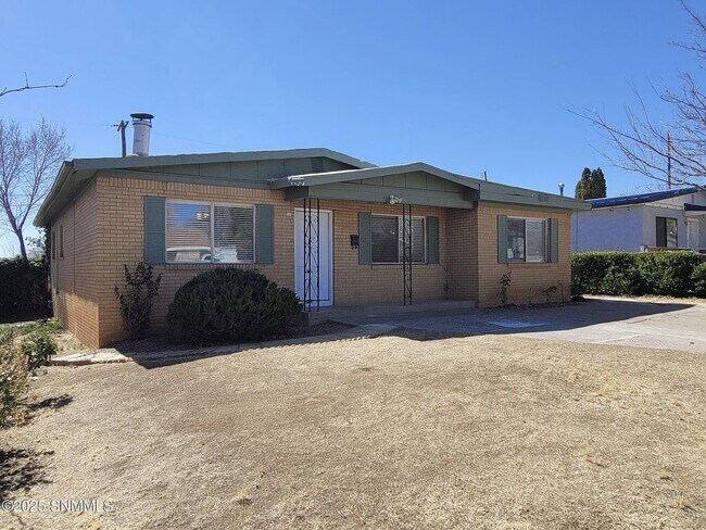 Photo - 606 Maple St