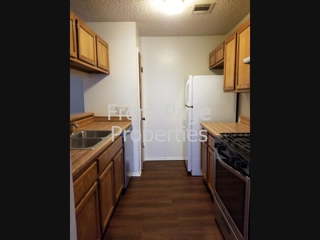 Photo - 740 Simonetti Dr