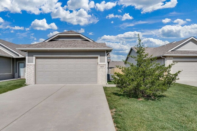 Building Photo - "Charming 3-Bedroom Duplex Retreat with 2 Full Baths in Wichita – 1190 Sq Ft of Comfort!"