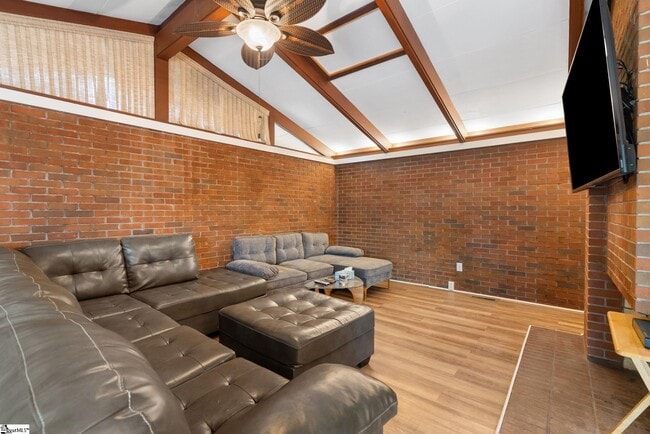 Photo - 103 Robinall Dr