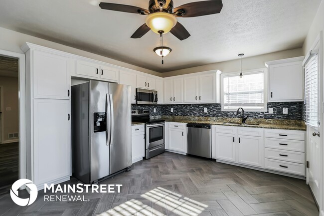 Photo - 193 Tecumseh Dr