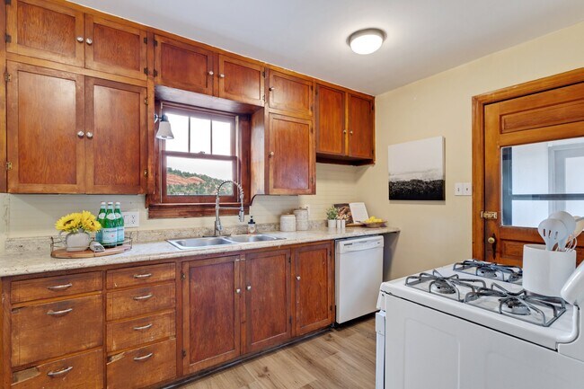 Photo - 28 Fountain Pl