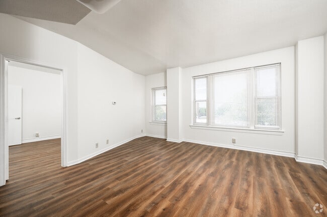 2 habitaciones, 1 baño, 816 pies cuadrados, sala de estar