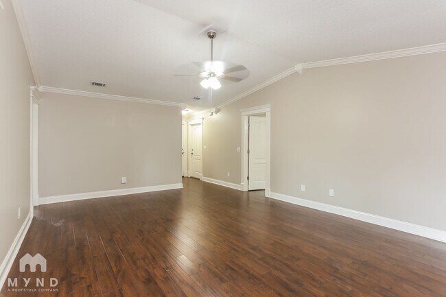 Photo - 633 Radnor Ln