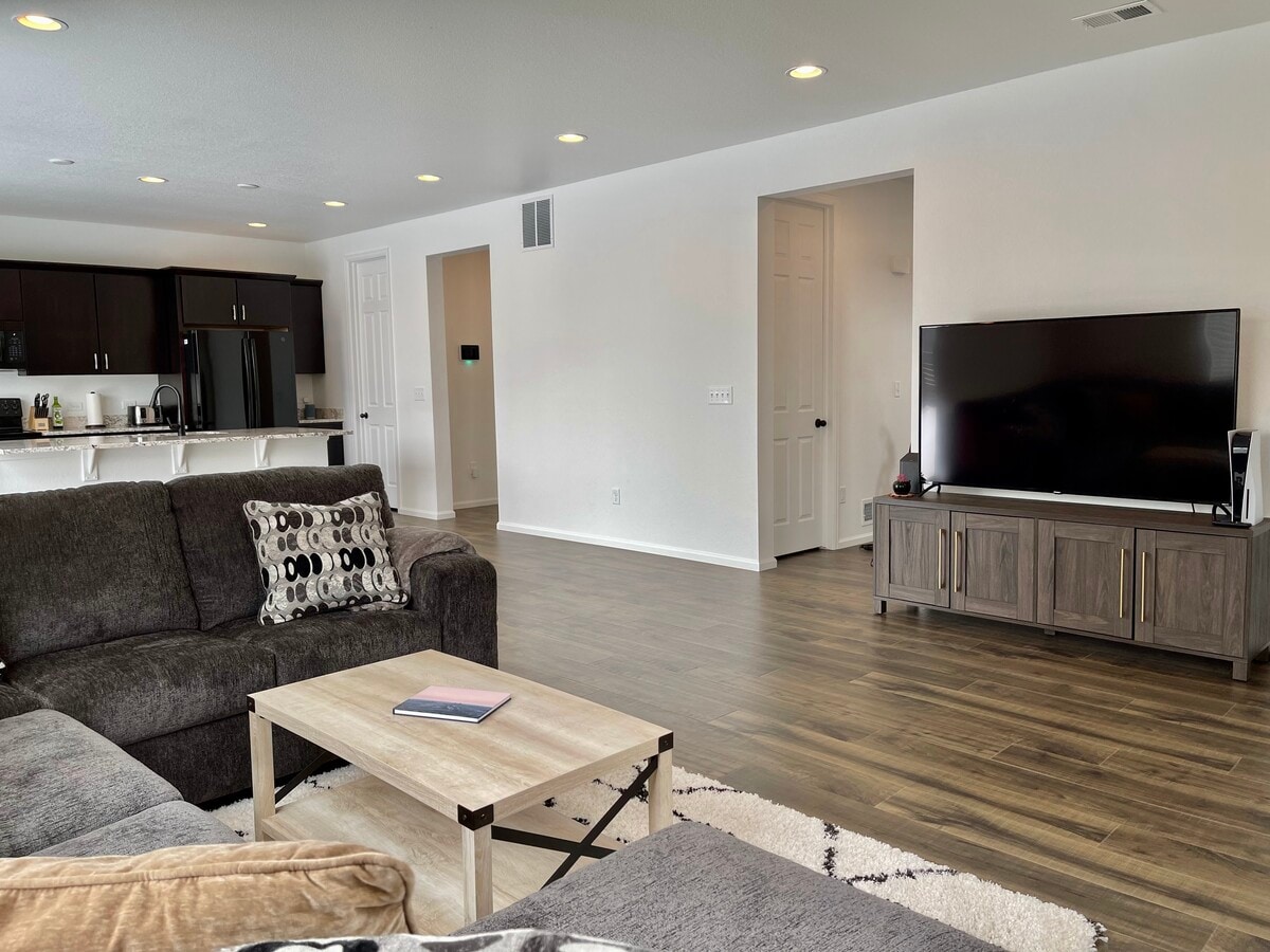 Photo - 42 S Uriah St