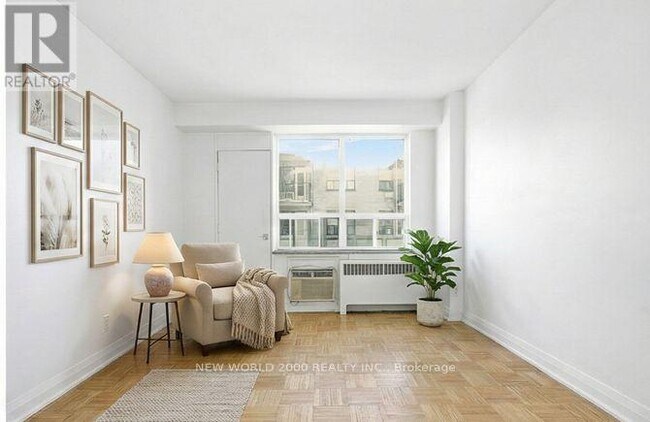 Photo - 88 Bernard Ave Unité 806