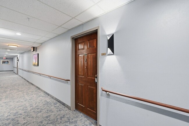 Building Photo - 10330 W Thunderbird Blvd Unit C319