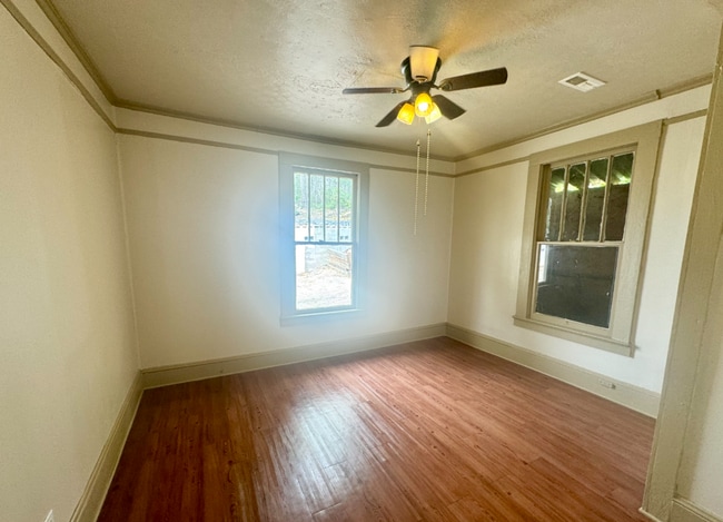 Photo - Charming 2 bed & 1 bath home