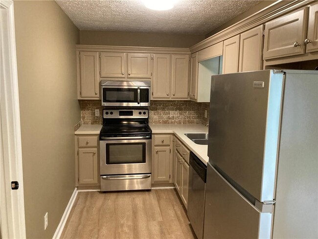 Photo - 6110 Lakeside Ct