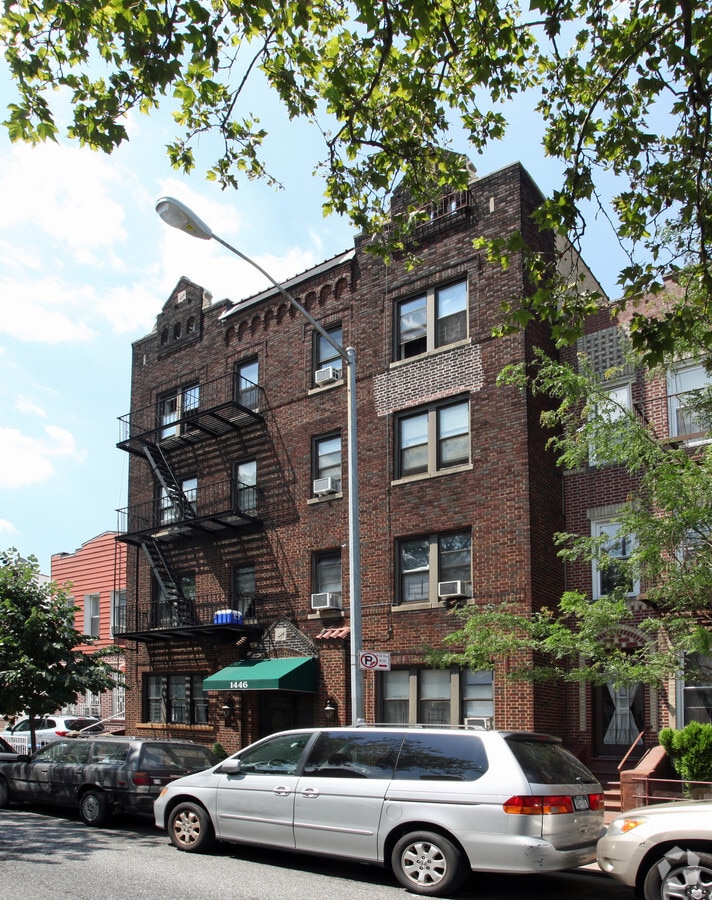 Photo - 1446-1448 W 8th St Apartments