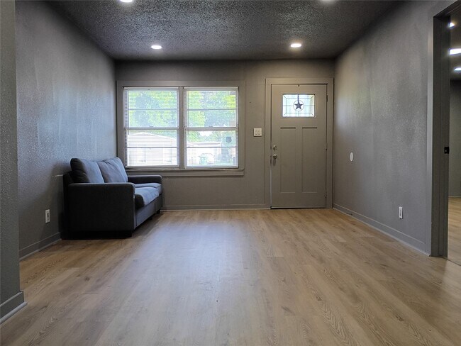 Photo - 5617 Malmedy Rd
