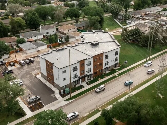 Building Photo - 615 Kimberly Av