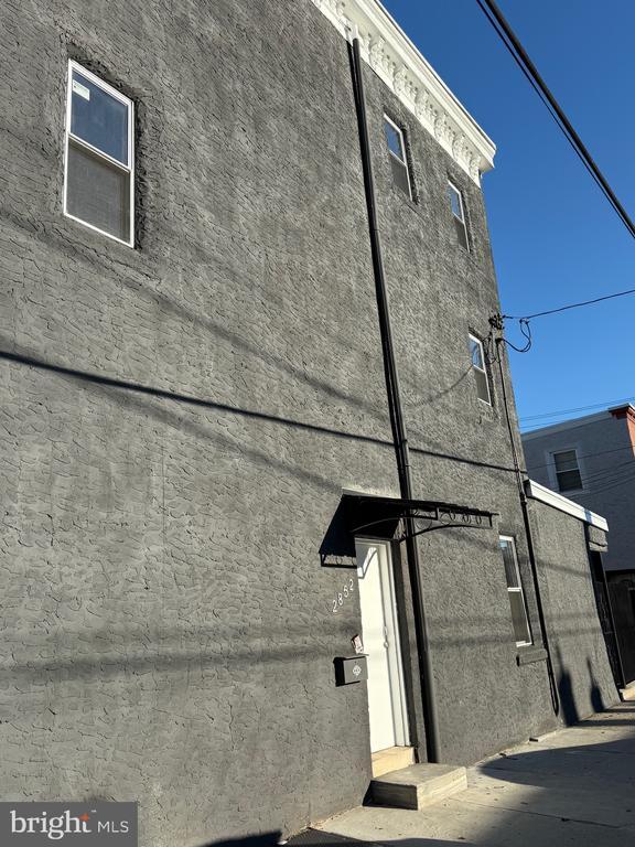 Building Photo - 2537 E Auburn St Unit 1