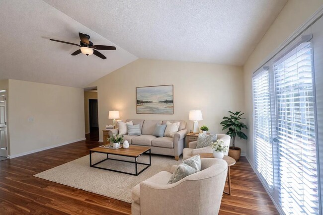 Photo - 902 Veryfine Dr