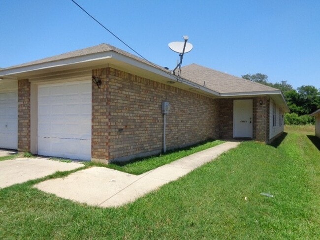 Building Photo - Biggs Street 13649-13651 Unit 13651 Biggs St