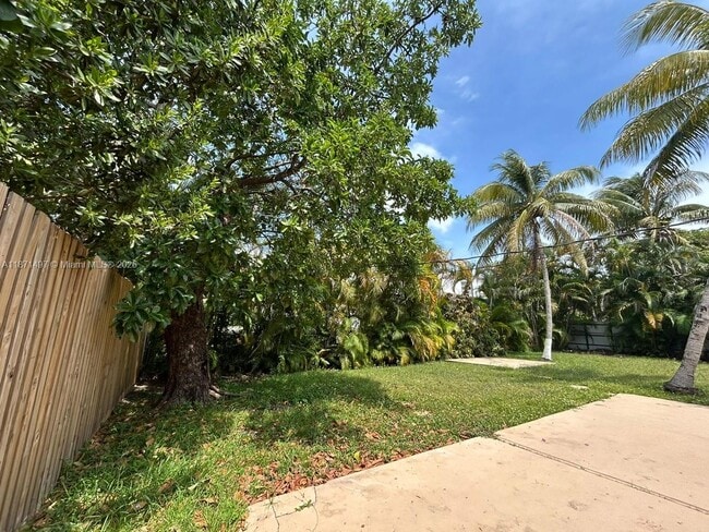 Photo - 1575 SW 12th Ave